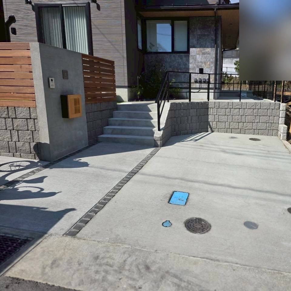 子だくさんママの外構｜坂の土地でも、子どもが安心して過ごせるお家まわりに（鎌倉市 O様邸）